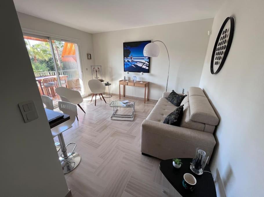 Appartement Avec Terrasse, Vue Jardin Et Piscine Antibes Luaran gambar