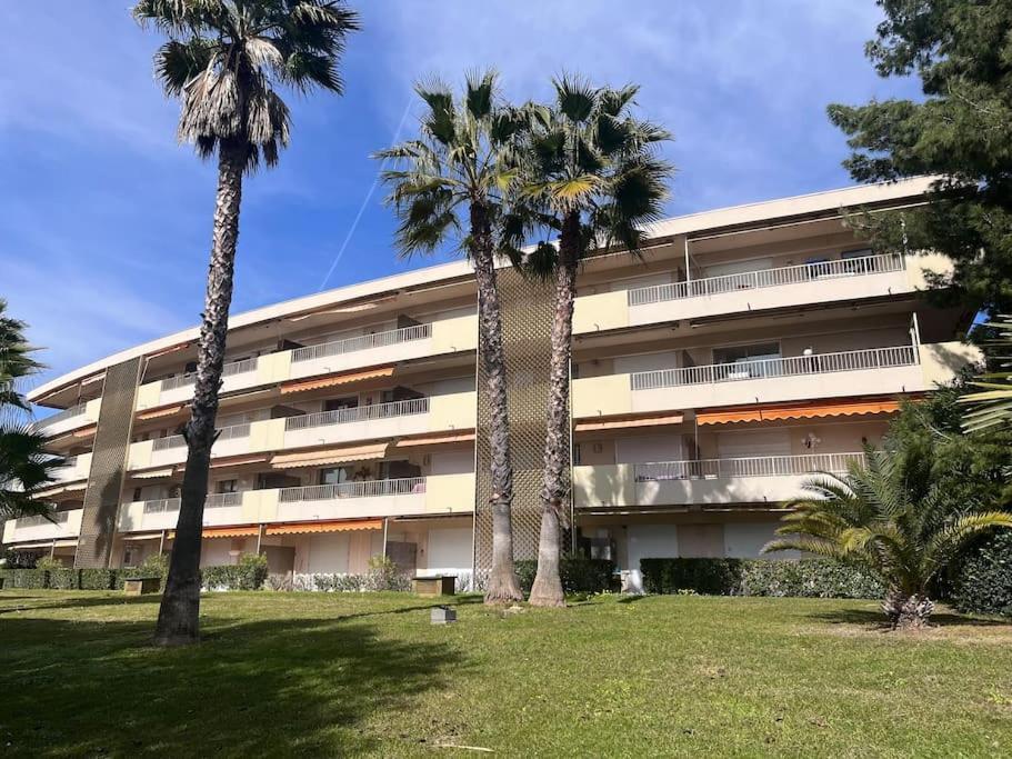 Appartement Avec Terrasse, Vue Jardin Et Piscine Antibes Luaran gambar