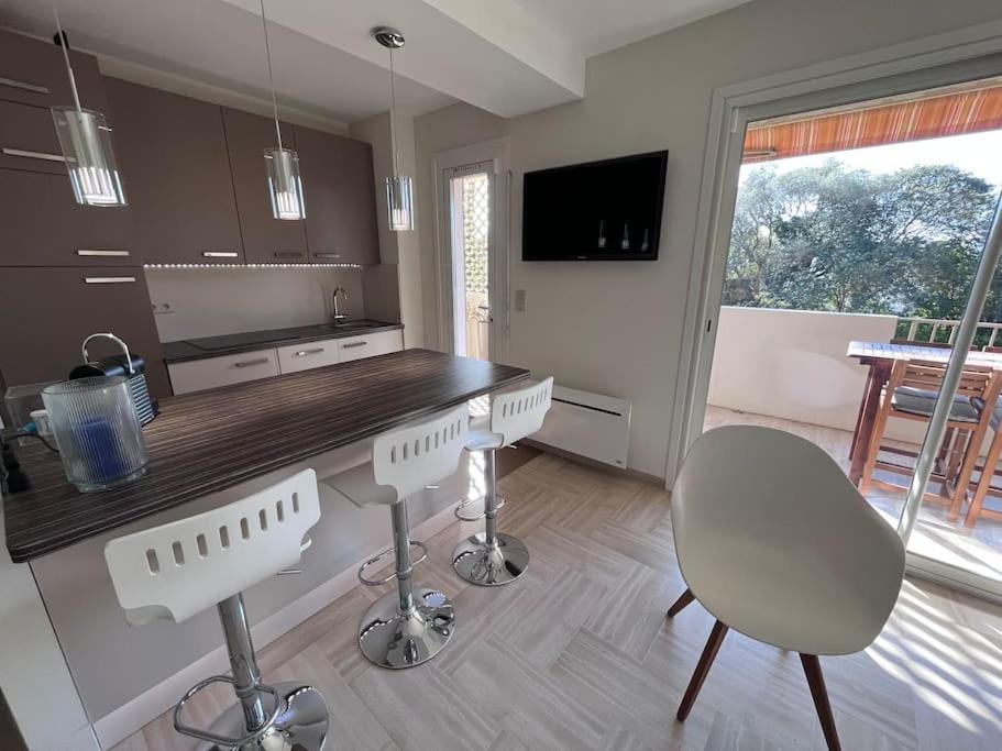 Appartement Avec Terrasse, Vue Jardin Et Piscine Antibes Luaran gambar