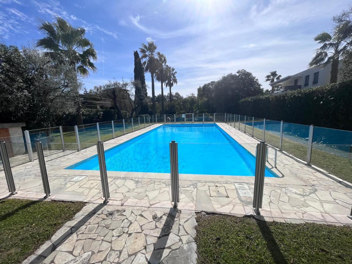 Appartement Avec Terrasse, Vue Jardin Et Piscine Antibes Luaran gambar